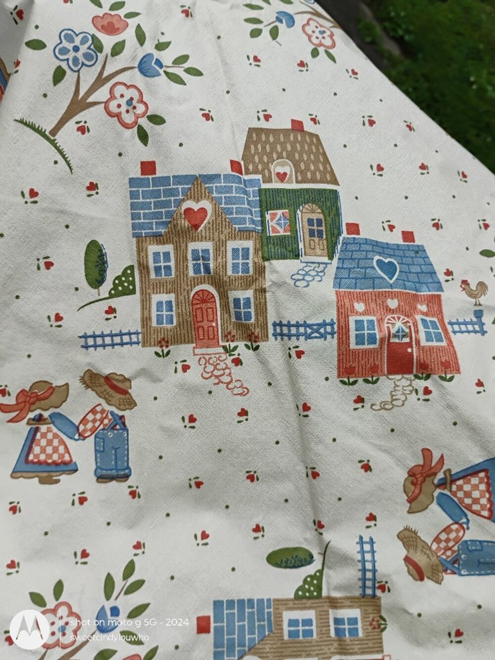 vintage round vinyl table cloth 38" flannel backed folk scene cottage core 70s